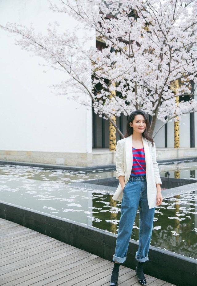 什么30岁的李沁看不出有任何少妇的感觉，有的只是青春少女的形象