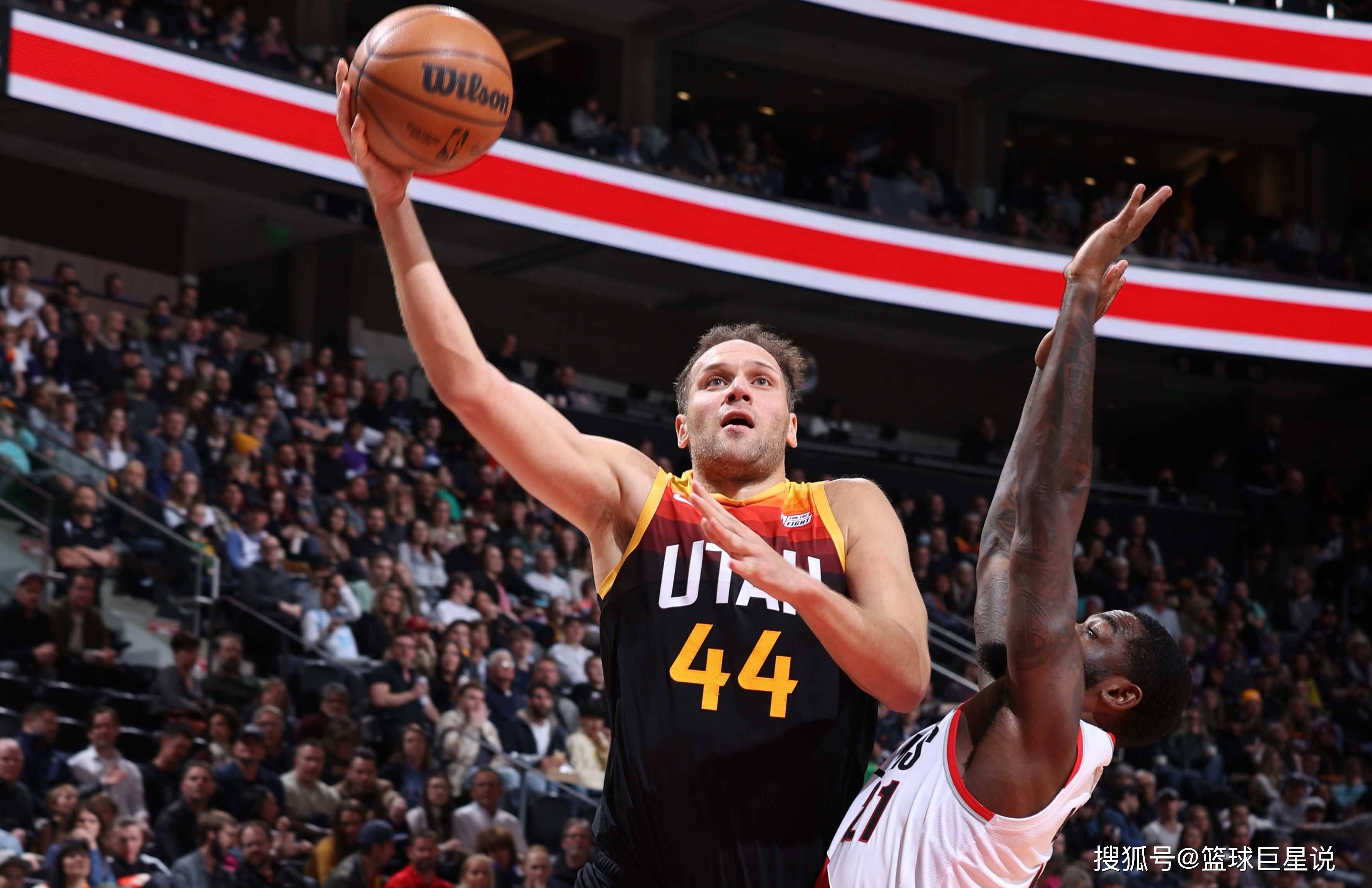 雷吉317小莫里斯278快船险胜奇才博格达诺维奇27分爵士主场狂胜开拓者