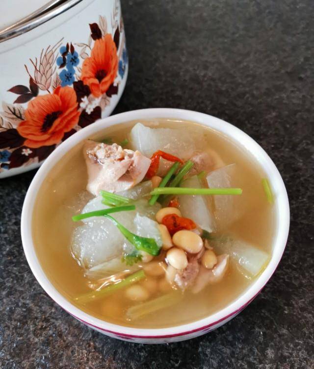 鸡腿冬瓜汤的做法,营养更全,还不油腻!_黄豆_枸杞_中火
