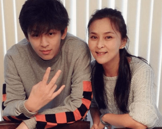 下巴“最丑紫薇”又整容，如今脸僵笑不出，这5位琼女郎都被整容毁了