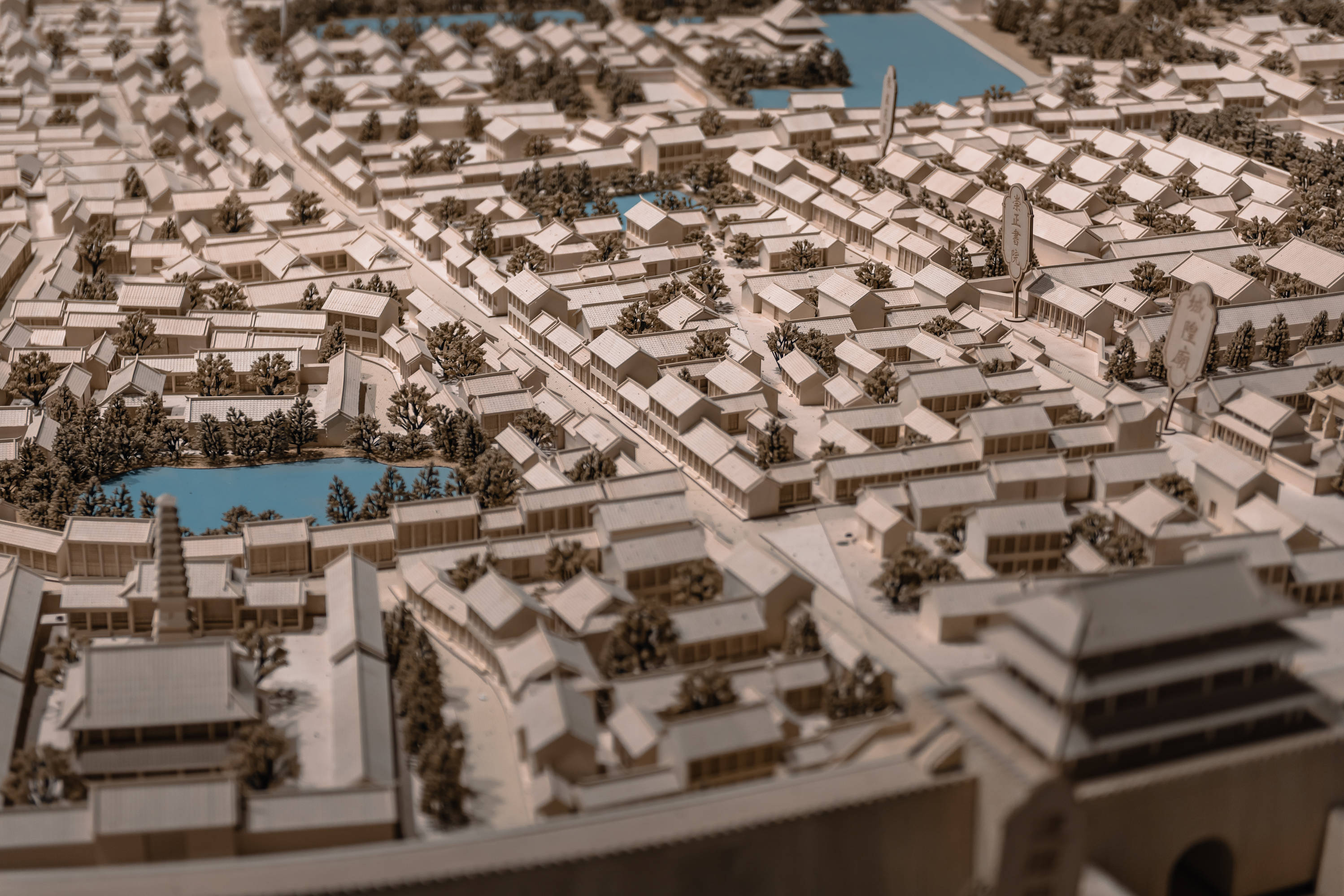 如果觉得不过瘾,还能看到整个临安府署的模型建筑,在临安府署的最里面