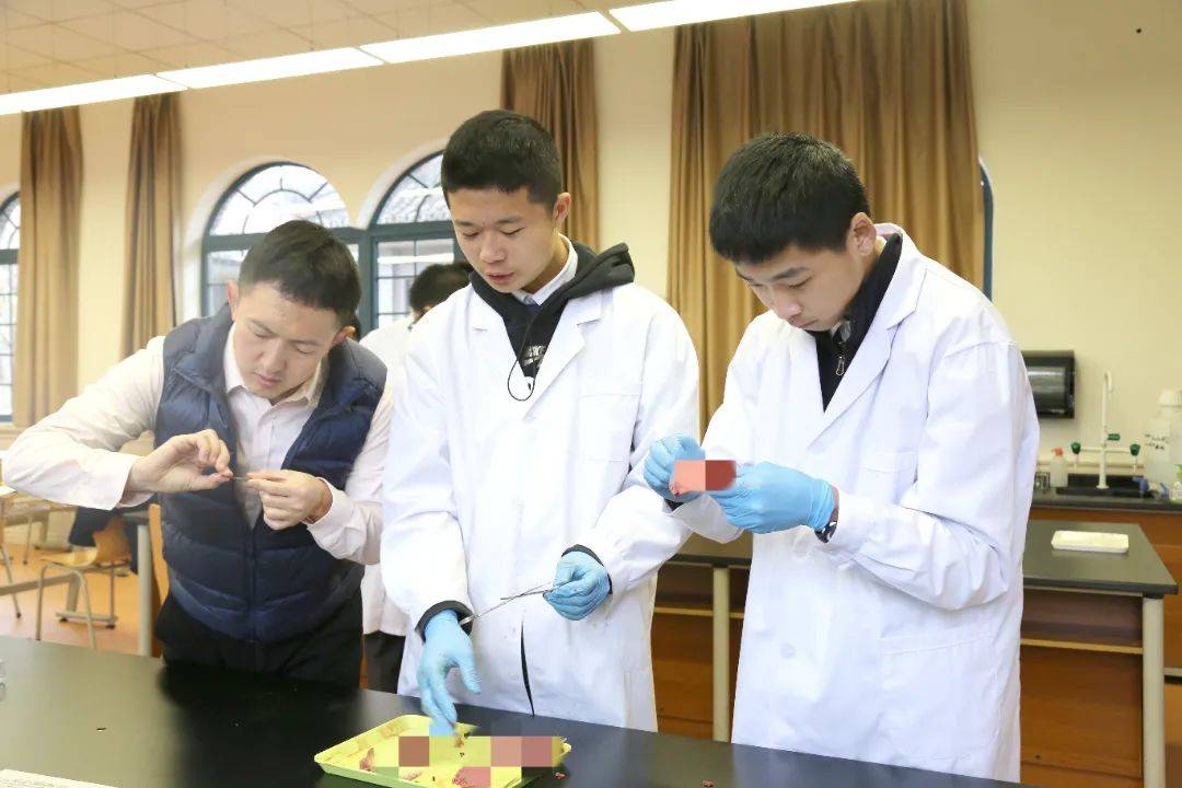 中国科学院生物学博士上课每一堂都抓住宏文学子的灵魂