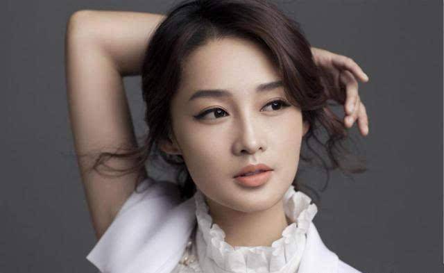 什么30岁的李沁看不出有任何少妇的感觉，有的只是青春少女的形象
