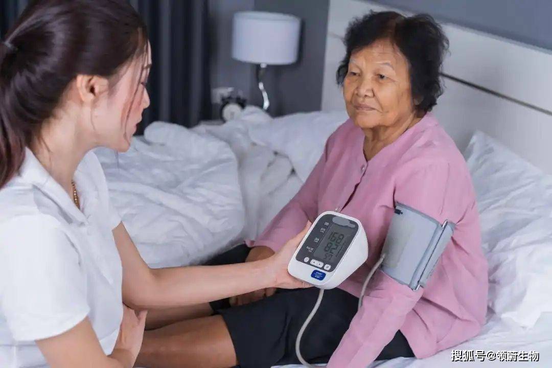 显示|医生忠告：高血压患者突然发现自己的血压值正常了，最好就医检查原因
