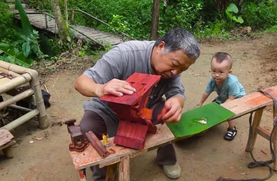 流量|还记得拉面哥吗！乡村网红故事，如何不烂尾？