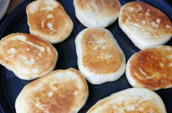 这种饼很多人都吃过，自己却不会做，告诉你详细做法，2分钟学会