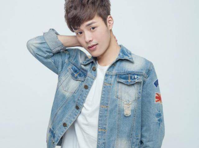 原创徐嘉琳空降虎牙cf专区阿飞和徐嘉琳共同演绎爱心狙击课