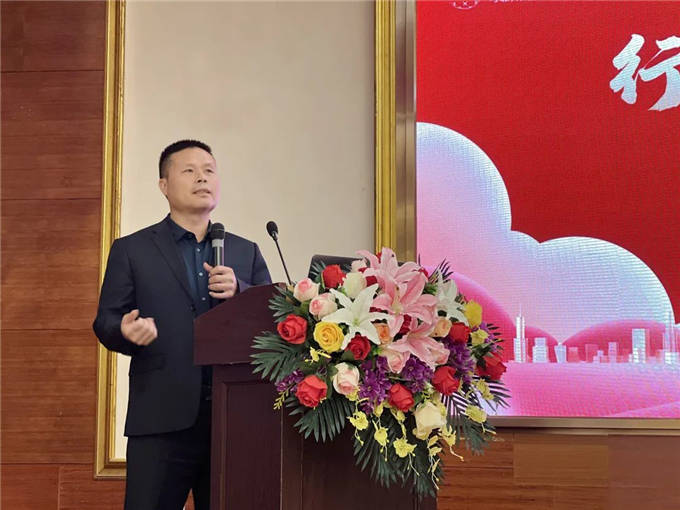 此次大会由中构董事长特助谢水龙主持.