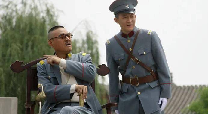 大秧歌|杨紫毕业后的第一部戏,搭档杨志刚演情侣,高粱地奉献荧屏初吻