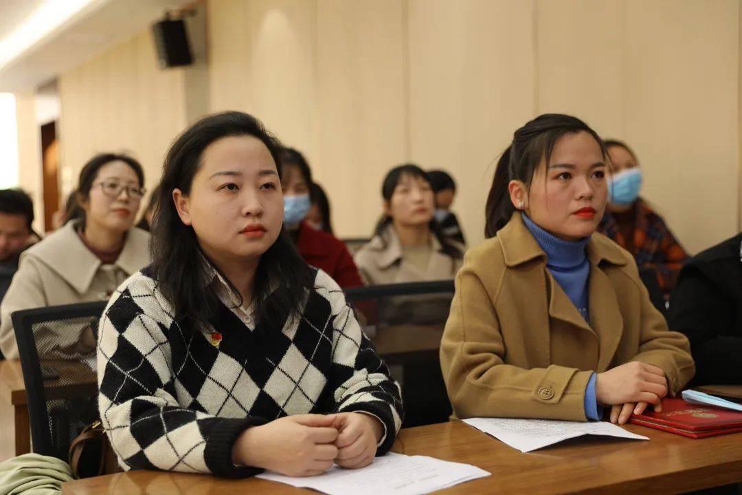 息县人力资源社会保障局开展"书香三八—书香满庭芳·奋斗新征程"读书