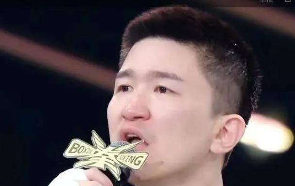 因为|为比赛错过妹妹成年礼,拳击比赛碾压张大大,却沦为洗白工具