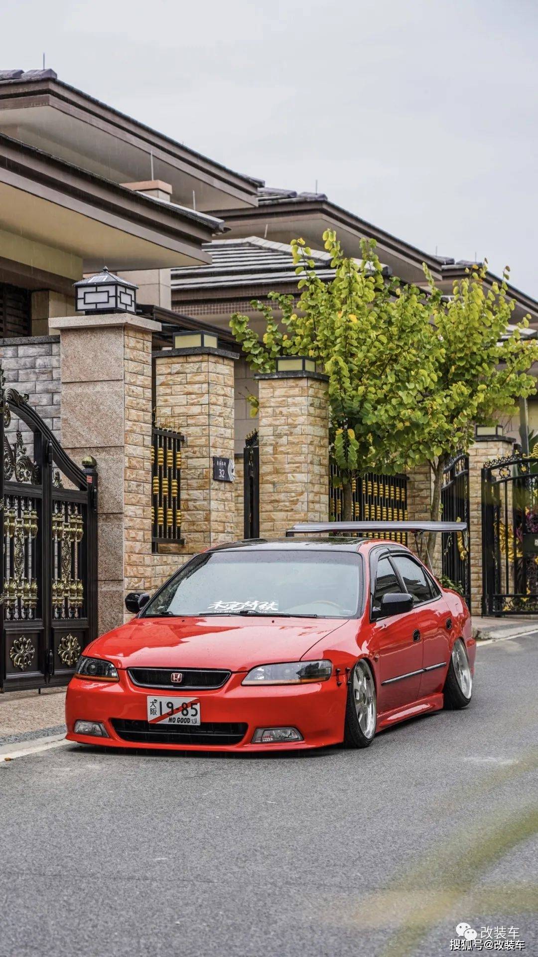 大尾翼本田雅阁cg5姿态改装又一个被朋友拖下改装深坑的玩家