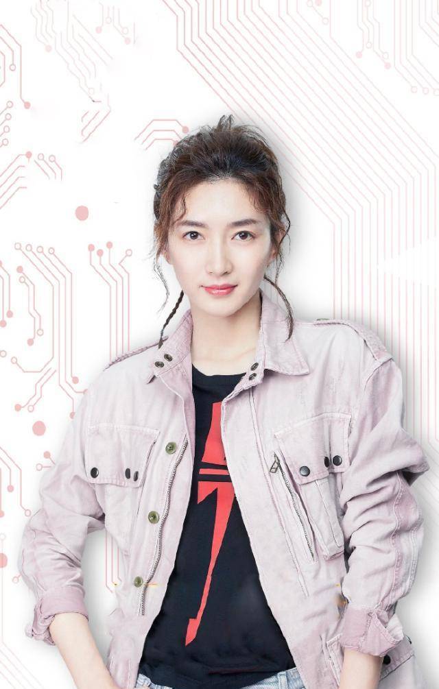 马尾 江疏影新剧《全职高手》私服，马尾少女装，同框28岁杨洋没年龄差