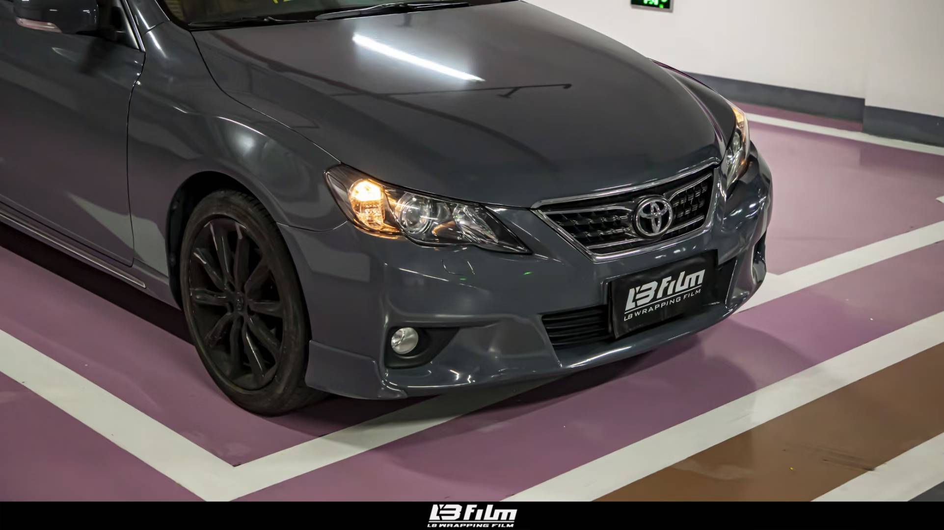 丰田锐志lbfilm高亮太空灰改色膜质感又细腻的颜色