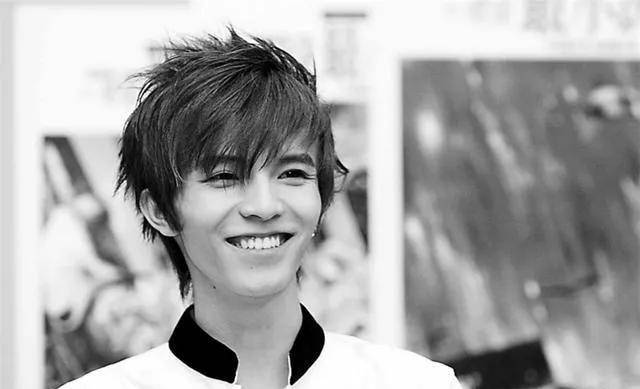 别墅|“天才”郭敬明：你嘲笑他矮，他嘲笑你没钱