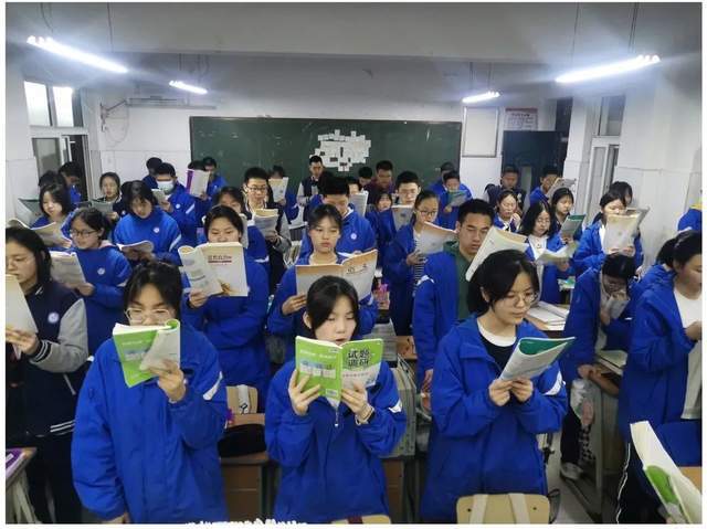 郑州市第二十中学天高海阔万里长二三少年意气扬