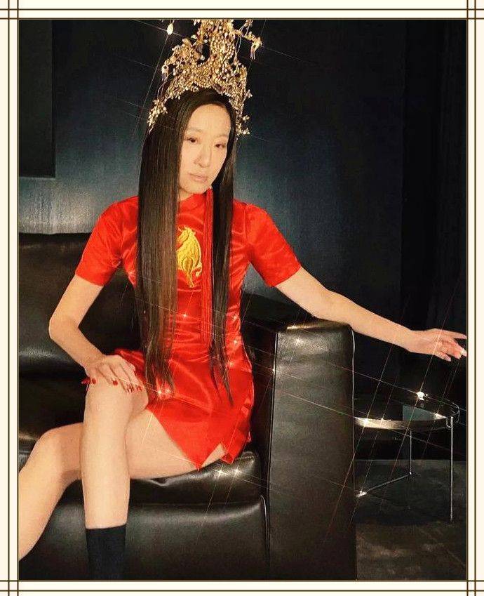 设计 62岁谈恋爱,73岁蹦迪聚会喝洋酒,“婚纱女王”王薇薇的时尚人生