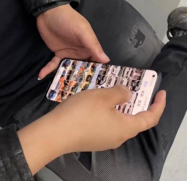 原创河南郑州一女子地铁上遇偷拍并勇敢回击网友男子道德不好