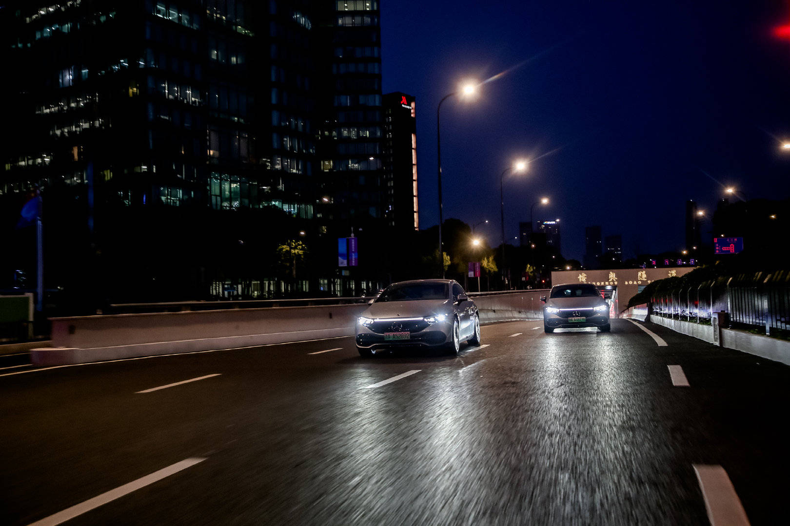 奔驰eqs不只是继承了s级的优雅那么简单