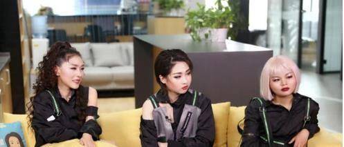 因为|为iphone6出道靠丑走红，后参加选秀被利用炒作，第一期就遭淘汰