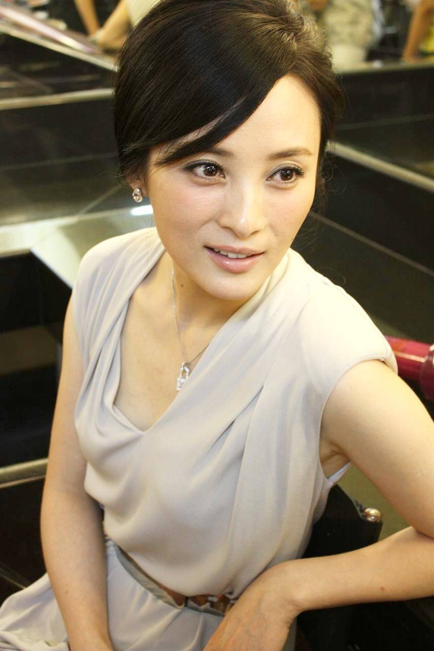 原创山城盛产美女8位重庆籍女星个个肤白貌美一颦一笑堪称绝色