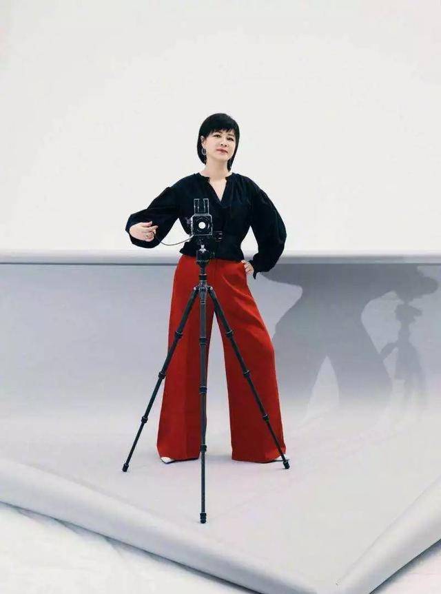 原创杜华成quot职场穿搭quot新模板粉色西装配新发色时髦减龄又洋气