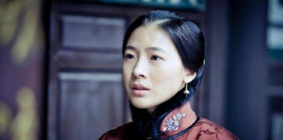 因为大夫人的离世,卢寿萱也挑起了打整府内上下的重任,她没有大家闺秀