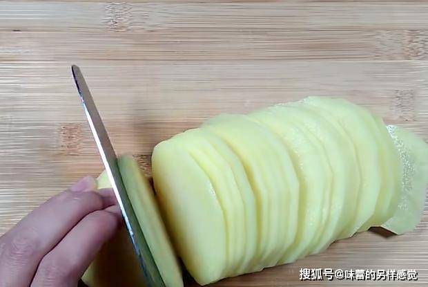 原料|早餐分享好吃的火腿土豆饼,软嫩鲜香,简单味美,大人小孩都爱吃