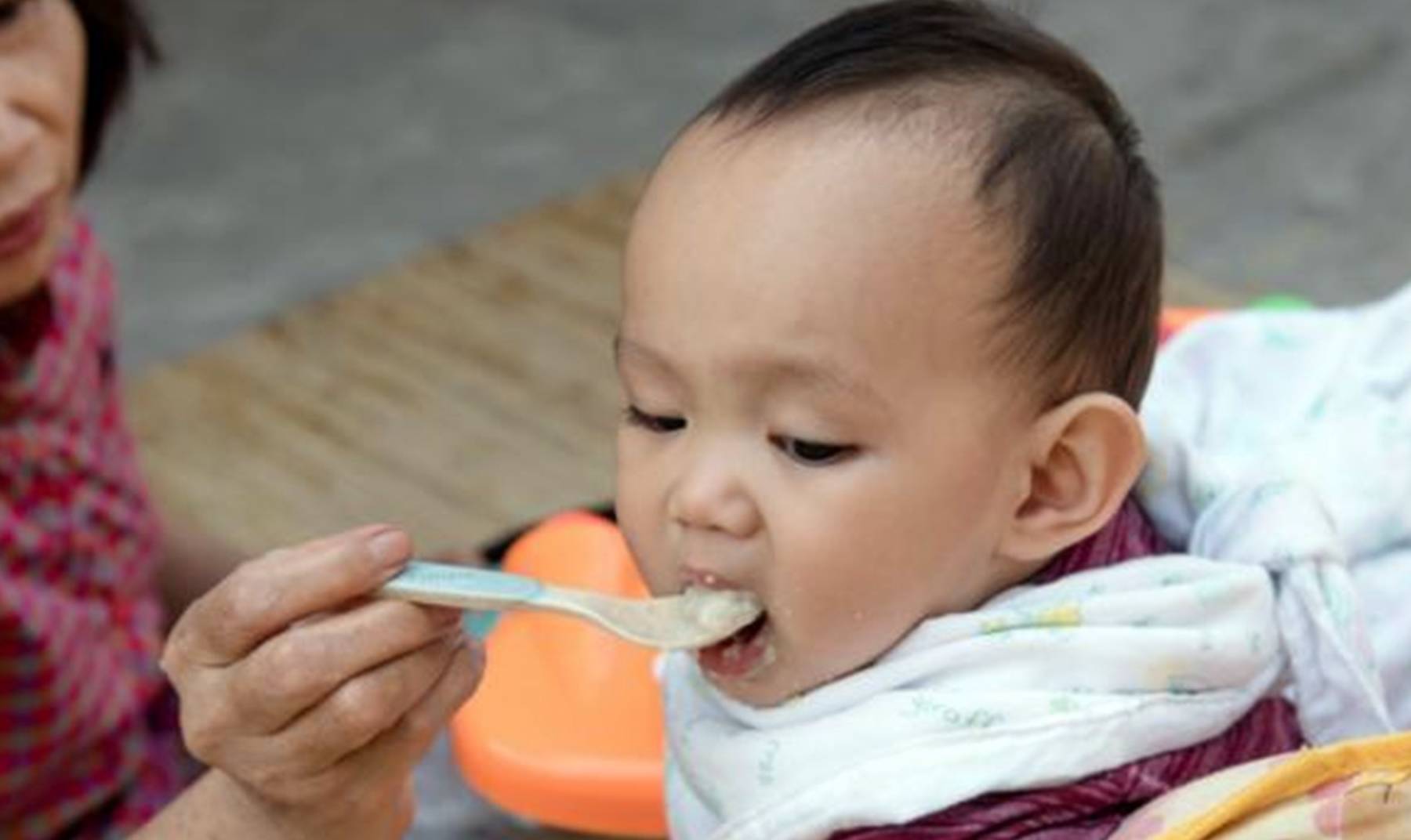 1岁宝宝只吃米粉、稀粥和面条？辅食单一化，是孩子发育慢的元凶_妈妈