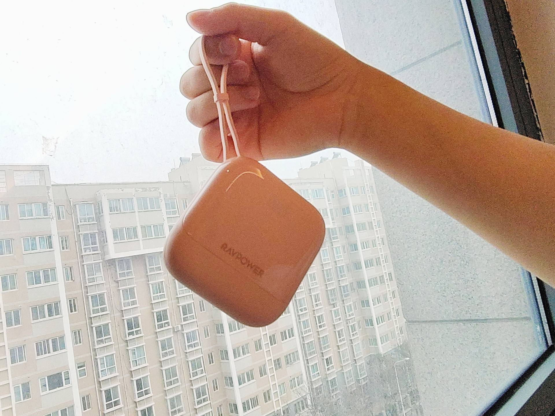 人生第一款充电宝，RAVPower自带线充电宝，小宝贝大能量