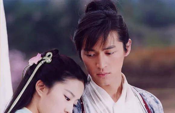 脸部翩翩公子还是坏痞型男？任嘉伦朱一龙李易峰，哪个是你最爱？