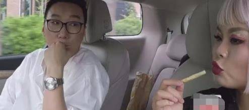 因为|为iphone6出道靠丑走红，后参加选秀被利用炒作，第一期就遭淘汰