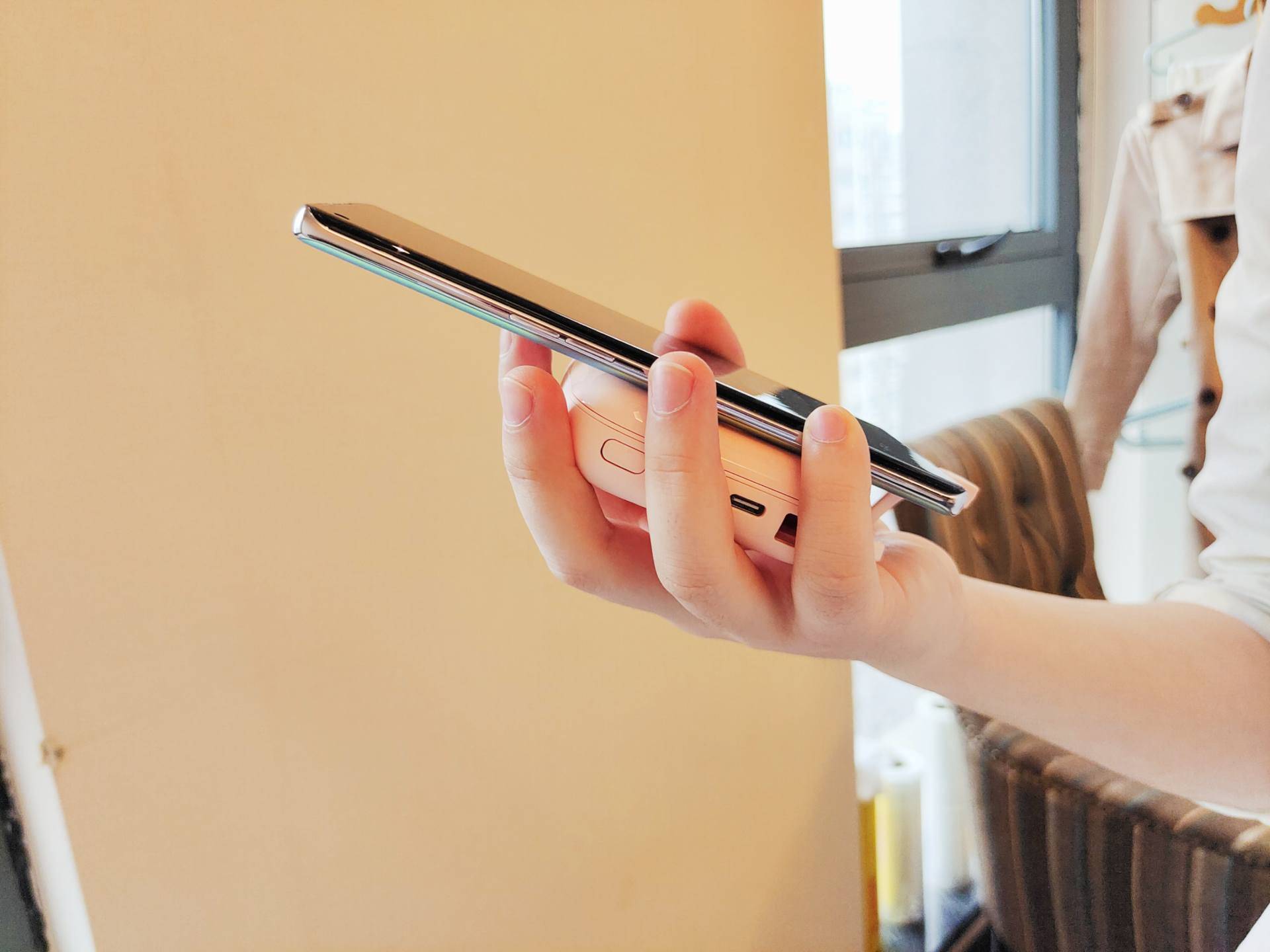 人生第一款充电宝，RAVPower自带线充电宝，小宝贝大能量