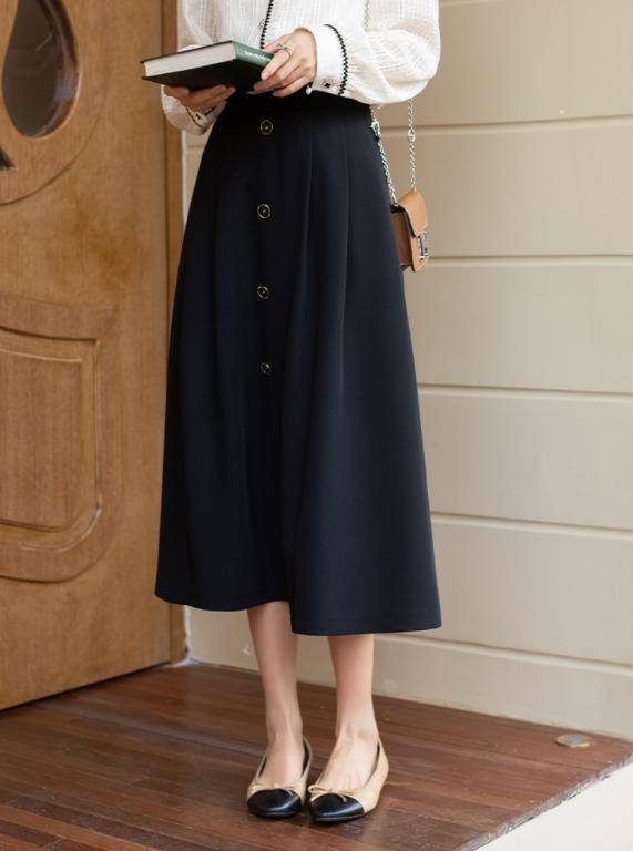 身材 挺阔有型的裙摆设计