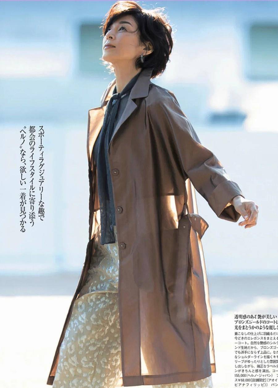 原创铃木保奈美春季穿搭简约时尚又减龄54岁还是美得让人心动