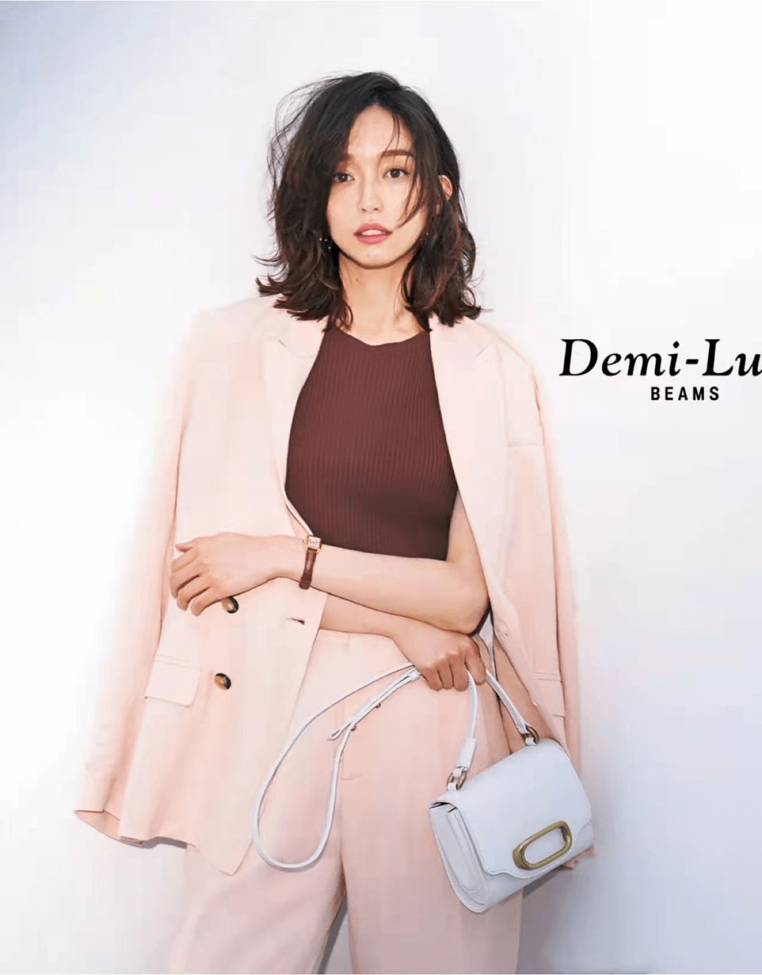 颜色 今年最流行的4组穿搭配色,显白优雅又减龄