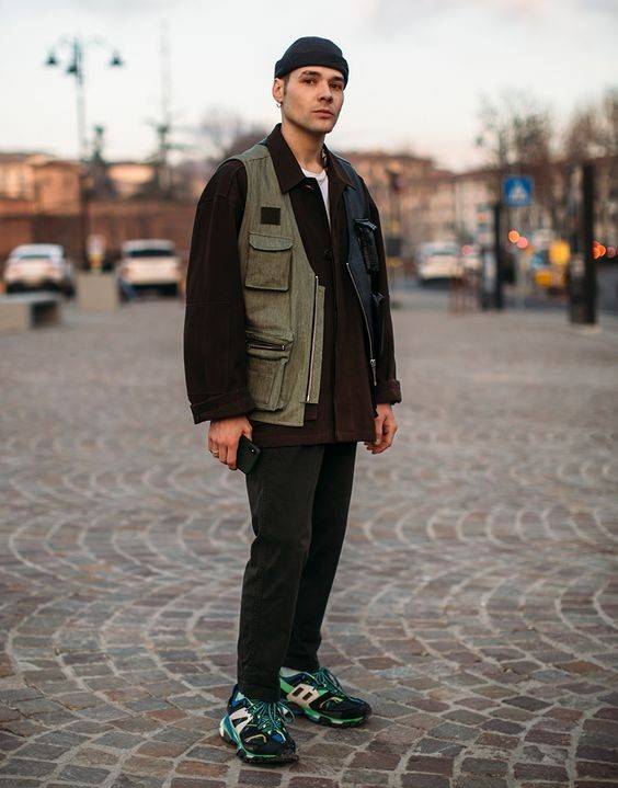 工装裤 春季潮流单品“机能马甲”，这样穿回头率高，轻松摆脱路人范