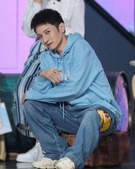 杜海涛 都说杜海涛是“快本首富”,看到李维嘉的豪宅,难怪他不结婚