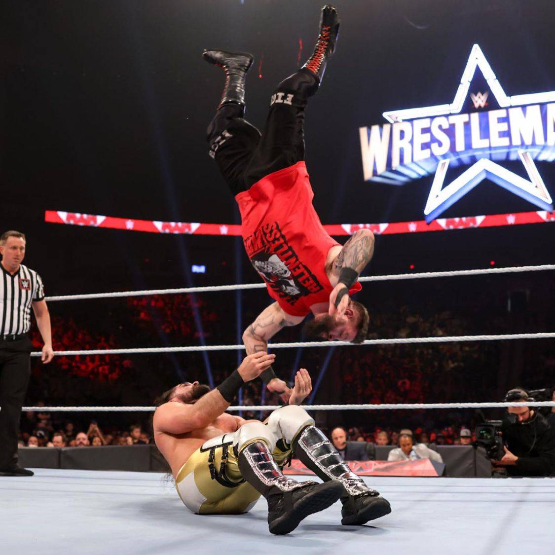科迪爽约wwe,愿景教主罗林斯真的打不上摔角狂热38?_欧文斯_比赛_节目
