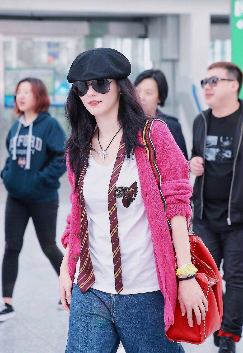 领收 40岁张柏芝近照释出,一袭白色花边薄纱裙出镜,状态依旧好到爆