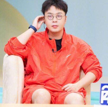 杜海涛 都说杜海涛是“快本首富”,看到李维嘉的豪宅,难怪他不结婚