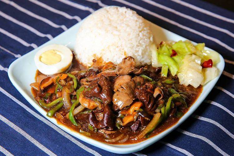 食材:牛肉,小油菜,大米,桃园建民牛肉耗辣椒,葱姜蒜,青椒,酱油,胡椒粉