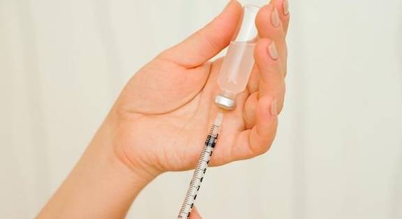 血糖|为什么糖尿病容易出现低血糖？有哪些症状，应该如何自救呢？