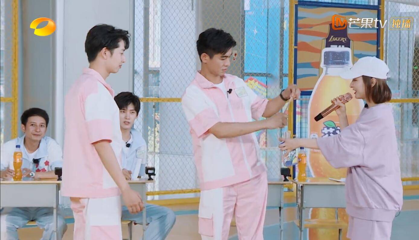 威龙|齐思钧已清醒,宋威龙却依然较真,《牛哥》的目的终究没有达到??