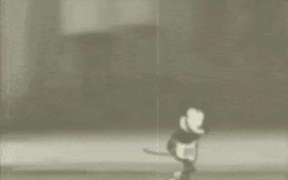 黑屏之后,米老鼠再次出现时笑容机械僵硬,眼珠不见了↓他身旁的建筑也