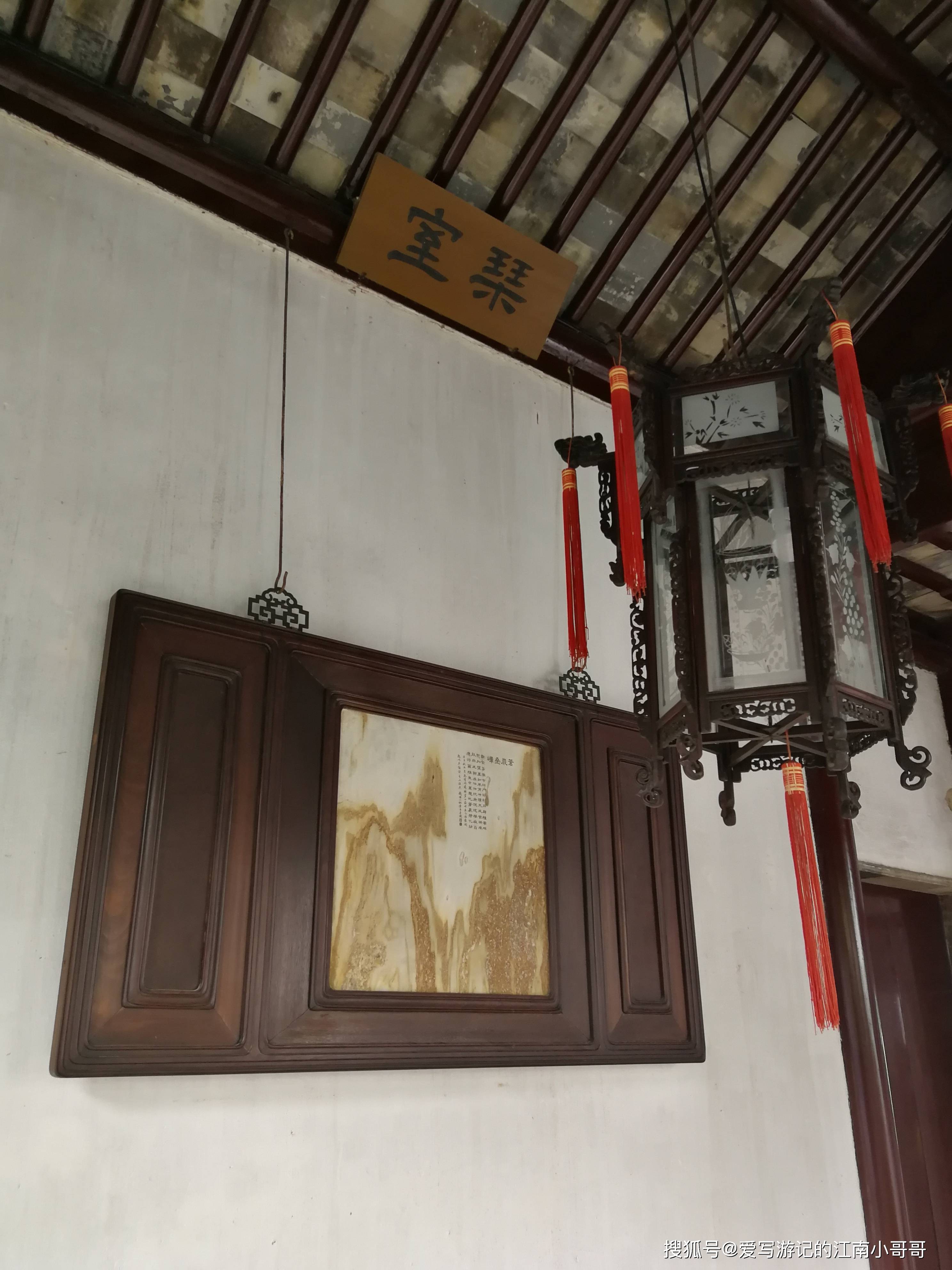 低调的享乐氛围,在网师园的蹈和馆,琴室和牡丹园里,悄然蔓延