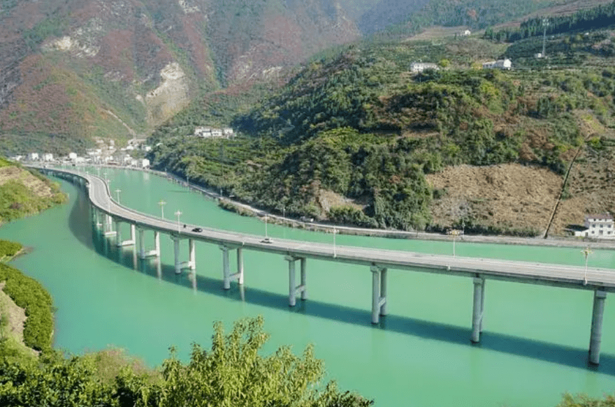  中国最美的6条水上公路，如同人间仙境，全部走过人生才完美