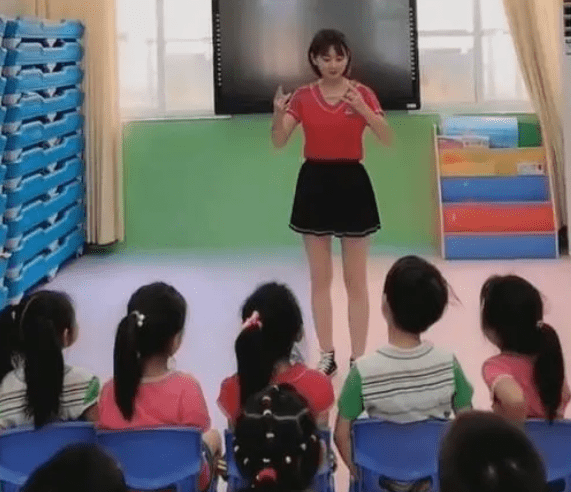 幼儿所|幼儿园传来“喜讯”，老师不再招“大专生”，孩子上学更放心了