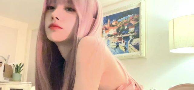 八卦爆料范丞丞渐变蓝，鞠婧祎浅粉，顶流爱的高调发色，素人真别轻易尝试