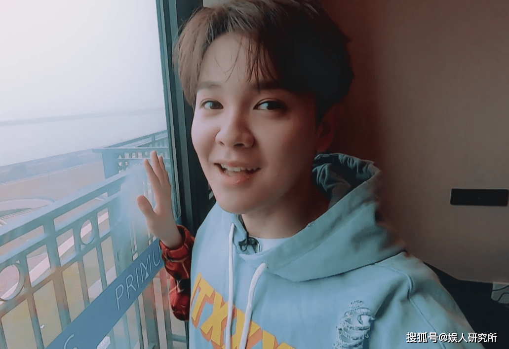 孔雪儿|背靠王思聪出道，取关汪苏泷被群嘲，尤长靖暗示华少尽显高情商